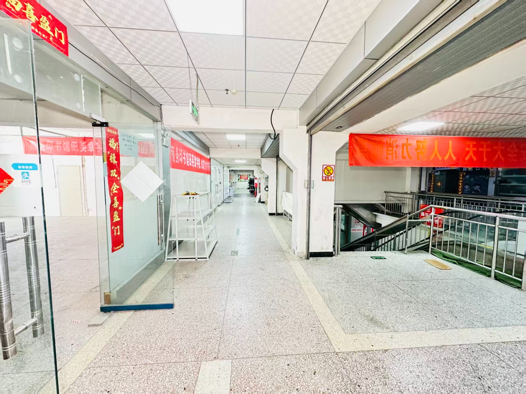 午台东街引入人工智能技术应用场景，推动AI与商业、零售、电商、企业服务等领域融合发展。